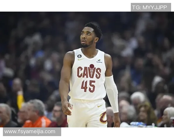 多诺万米切尔带领球队冲击季后赛展现超凡实力与领导魅力