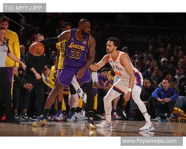 詹姆斯连扣三人晋级西部决赛，湖人力挺，王者归来